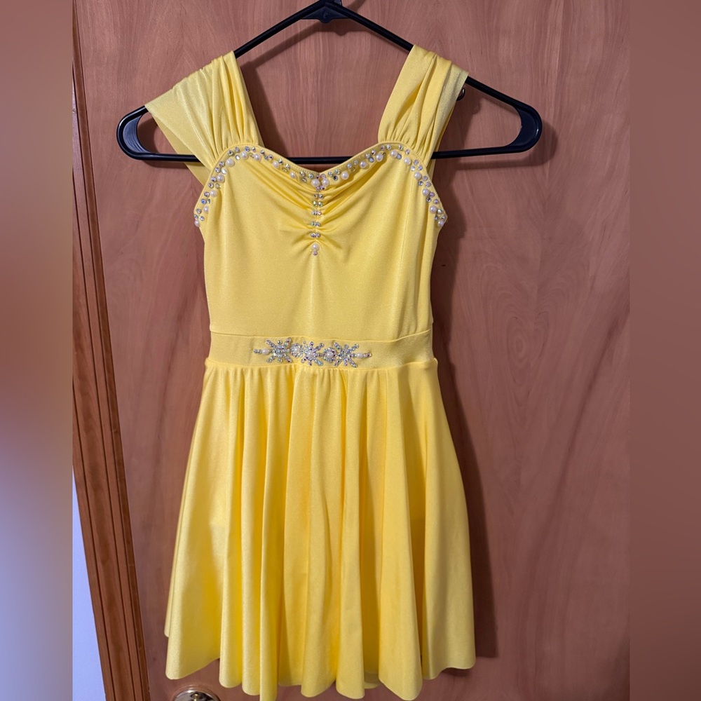 Yellow lyrical costume